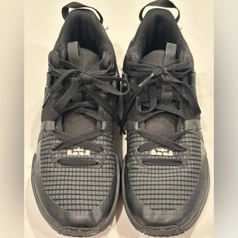 Nike LeBron Witness 7 Basketball Shoes Black/Anthracite Youth Size 6.5